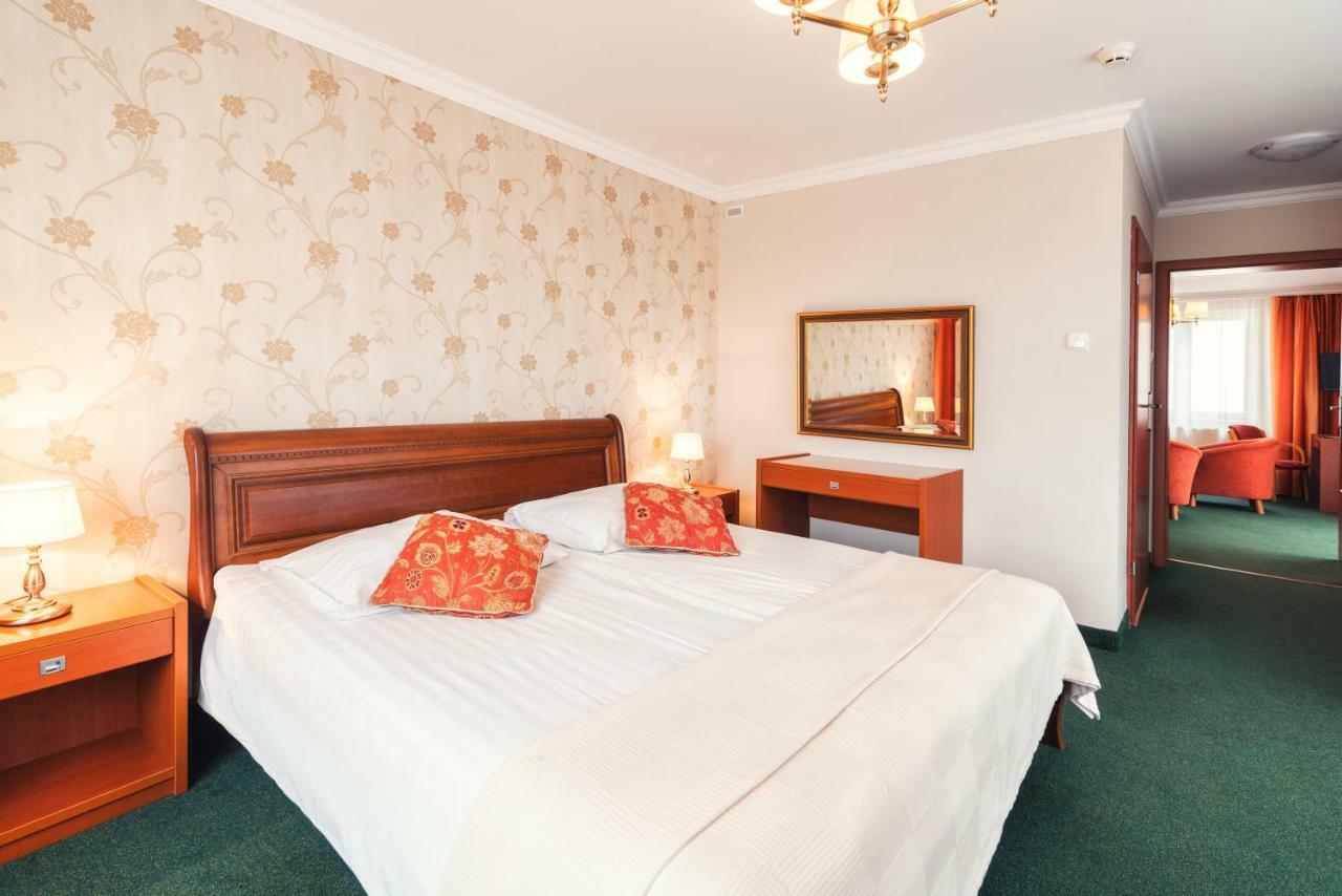 Hotel Albatros Serwy Luaran gambar